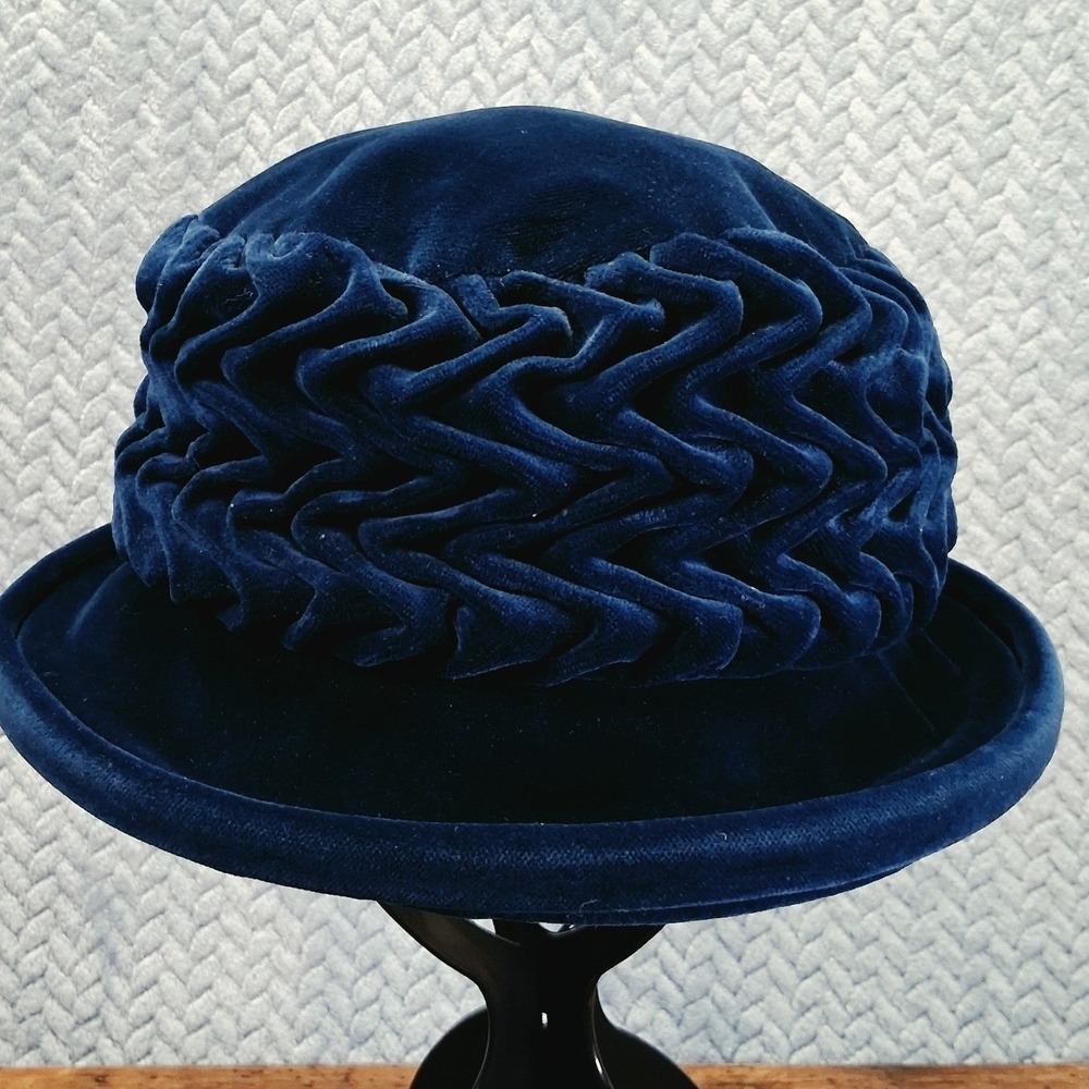 Laura Ashley Navy Blue Velvet Cloche Hat Pleated Smocked Band Vintage Style OS